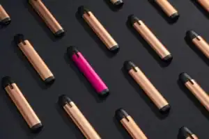VOOPOO Argus Top Fill Cartridge V2 頂部注油煙彈與小煙主機搭配情境圖